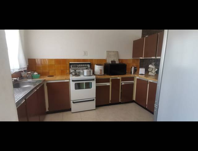 2 BEDROOM FLAT FOR SALE IN VEREENIGING CENTRAL